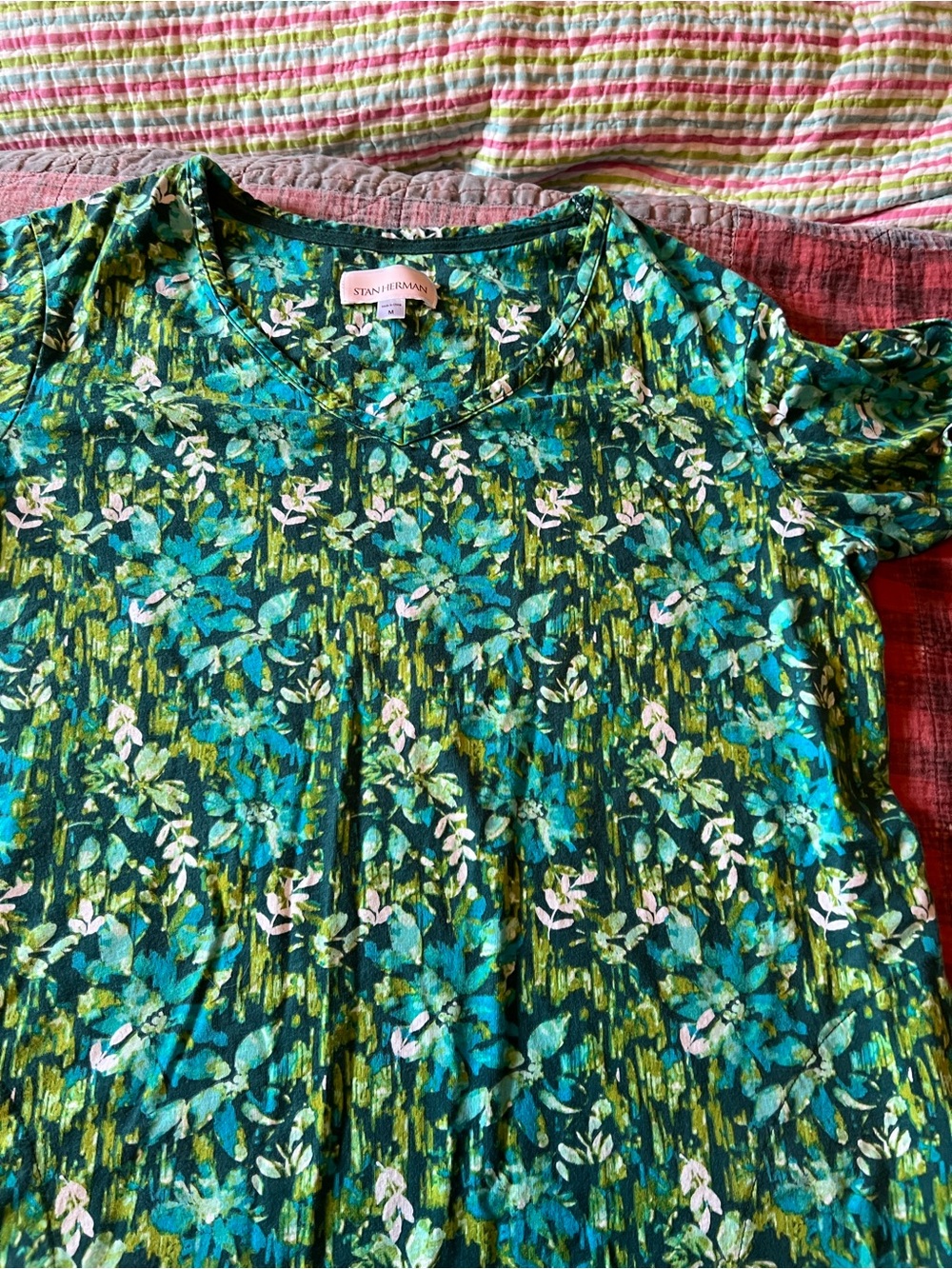 Women’s M cotton T shirt dress with pockets.